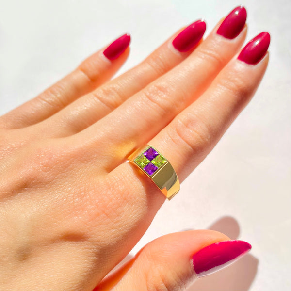 picture of viper ring on hand